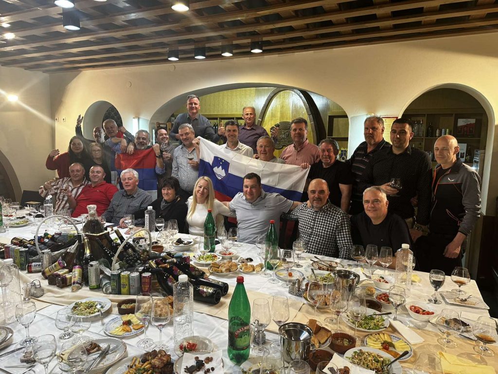 IMG-a949baba531d7c44a7d21f26161d1cc3-V